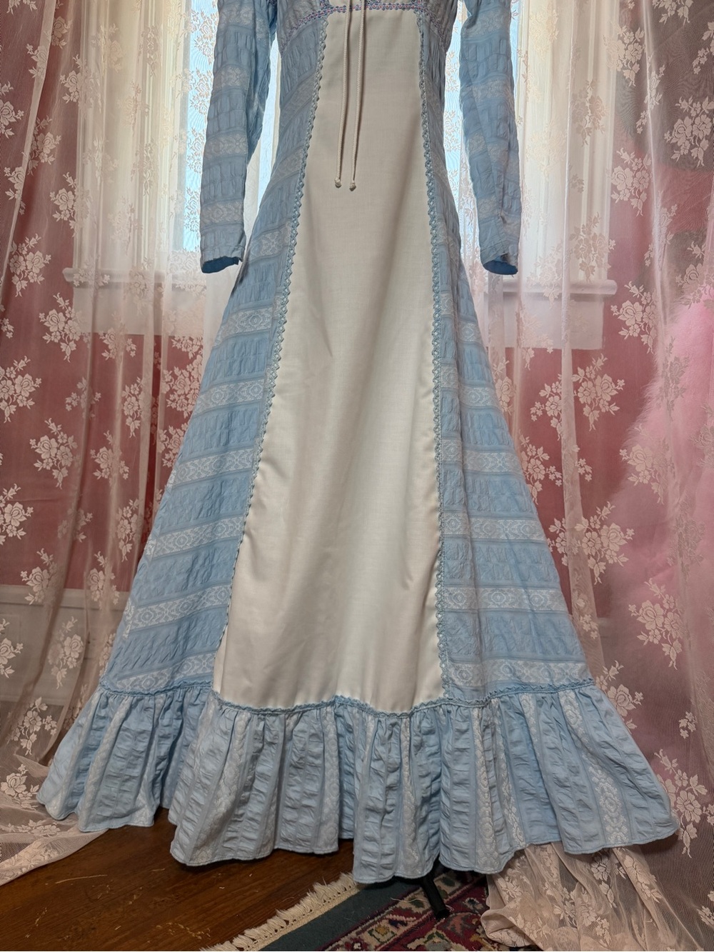 Rare White Label Gunne Sax Blue and White Hood with Blue and Pink Trim, 7 - Picture 8 of 16